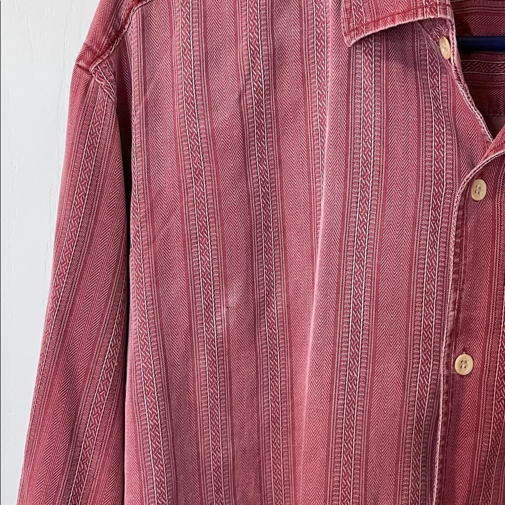Tommy Bahama 100% Silk Red Distressed Button Down Pocket Long Sleeve Size XL - Picture 10 of 11